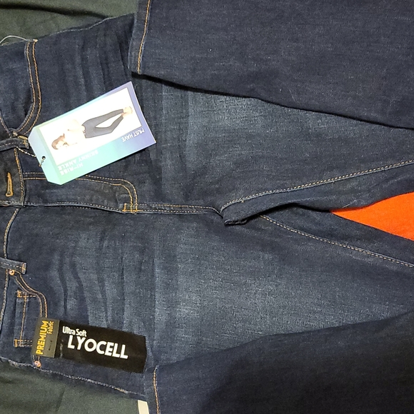 Jeans - Picture 2 of 3